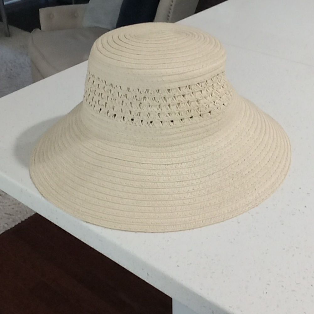 Gertex tan woven bucket style sunhat with wide brim in excellent condition